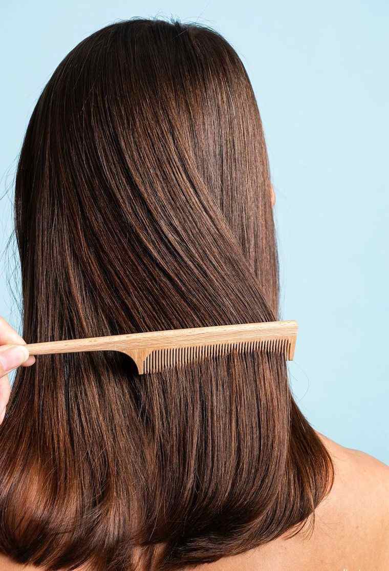 comment nettoyer un peigne ou une brosse à cheveux soi même