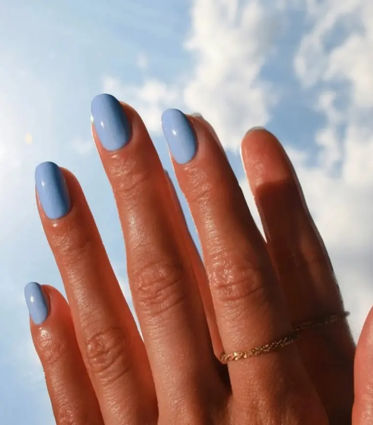 nail art moderne été 2022 ongles bleus