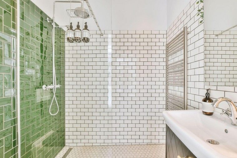 salle bains vert blanc