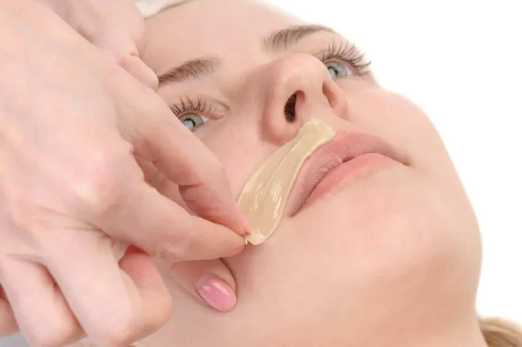 technique élimination poils visage