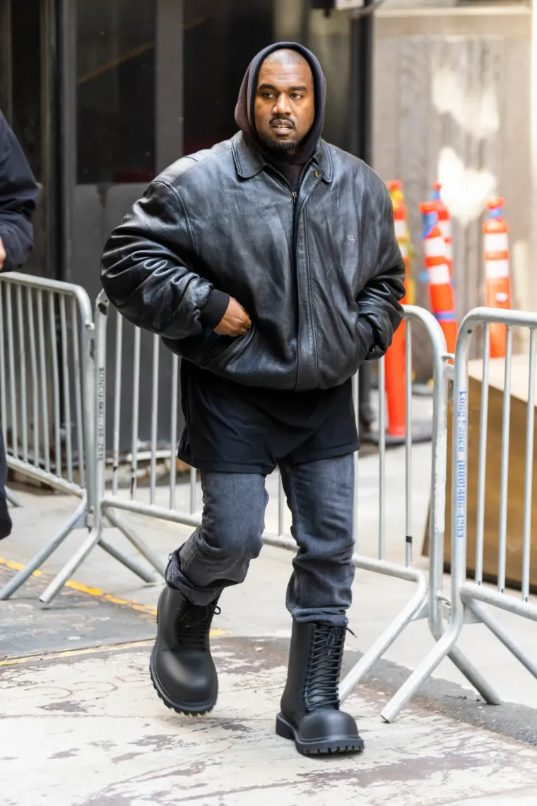 Kanye West fashion week bottes géantes