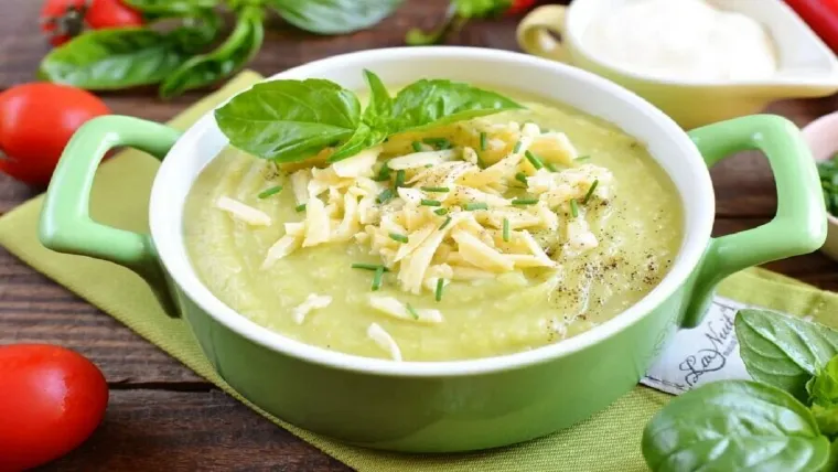 Potato soup with zucchini and cheddar