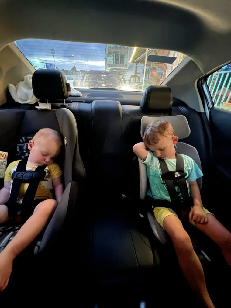 avoir espace jambes enfants sièges auto