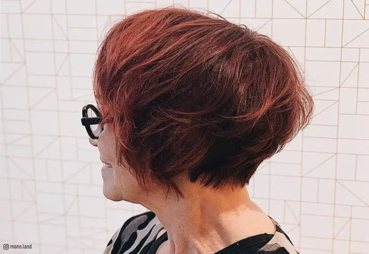 coiffure tendance femme 60 ans automne hiver 2022-2023 carré long dégradé cheveux roux
