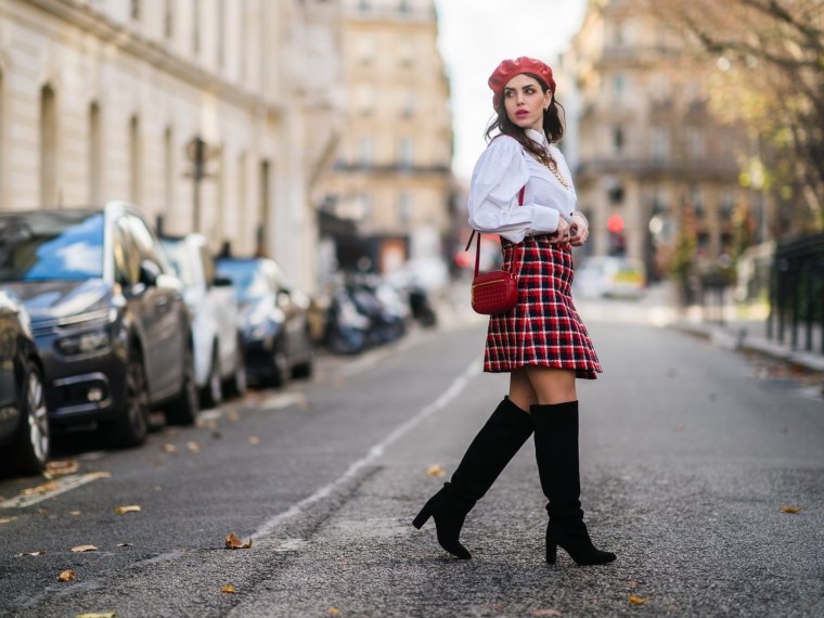 Comment porter la mini-jupe en automne : 7 looks tendance à copier