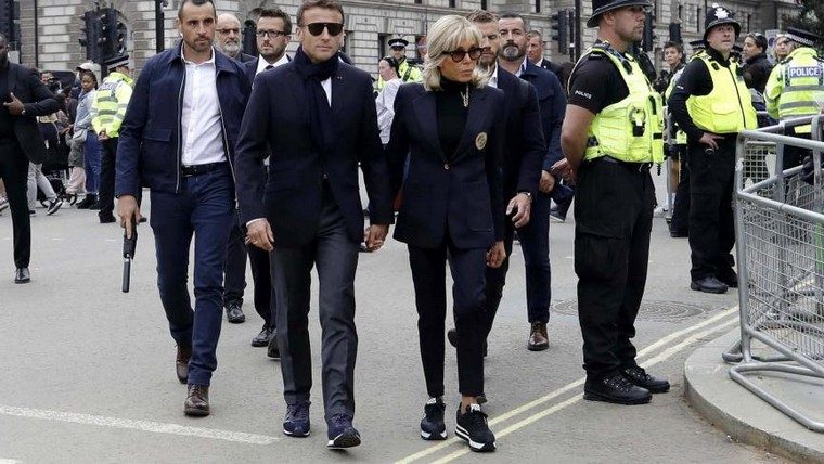 Emmanuel et Brigitte Macron Londres funérailles