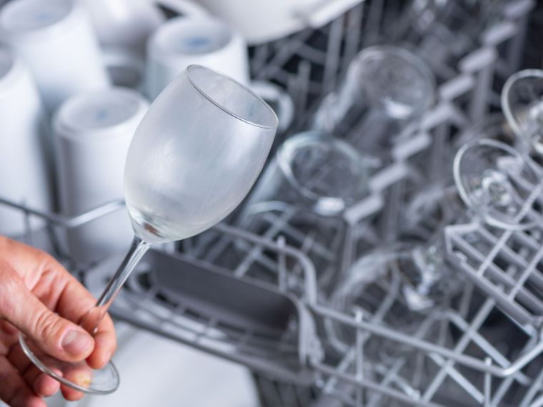pourquoi traces blanches lave vaisselle
