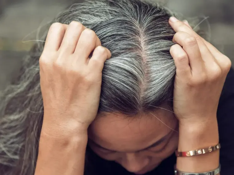 apparition cheveux gris causes
