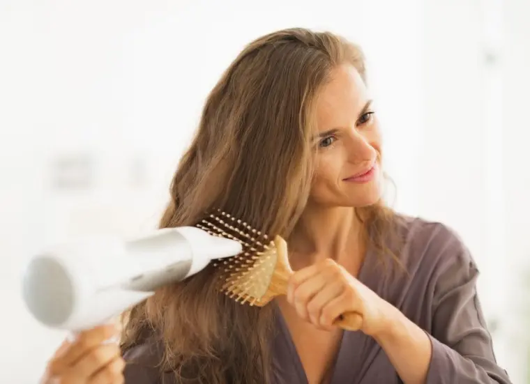 comment entretenir ses cheveux 50 ans femme coupe coiffure