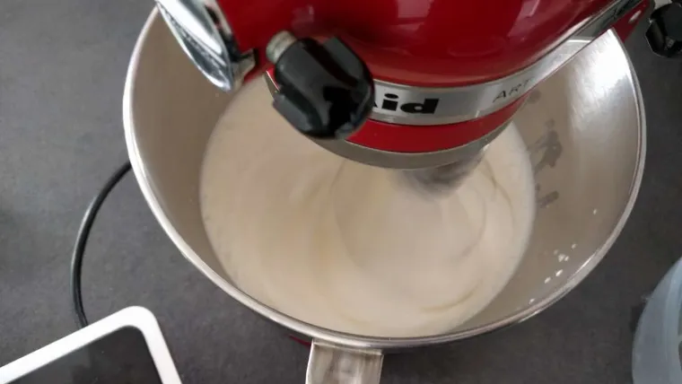 How to prepare bomb dough