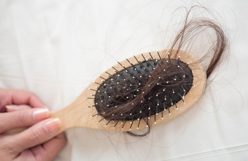 chute de cheveux automne femme causes