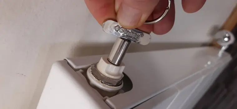 comment faire pour purger un radiateur avec clé