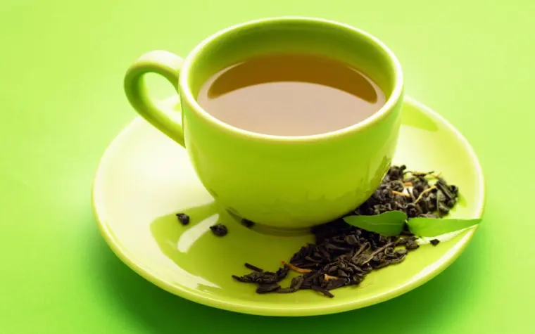 thé vert contre la perte de cheveux automne