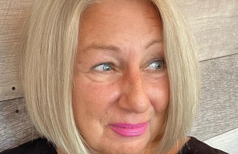 coiffure pour femme après 60 ans visage rond carré long