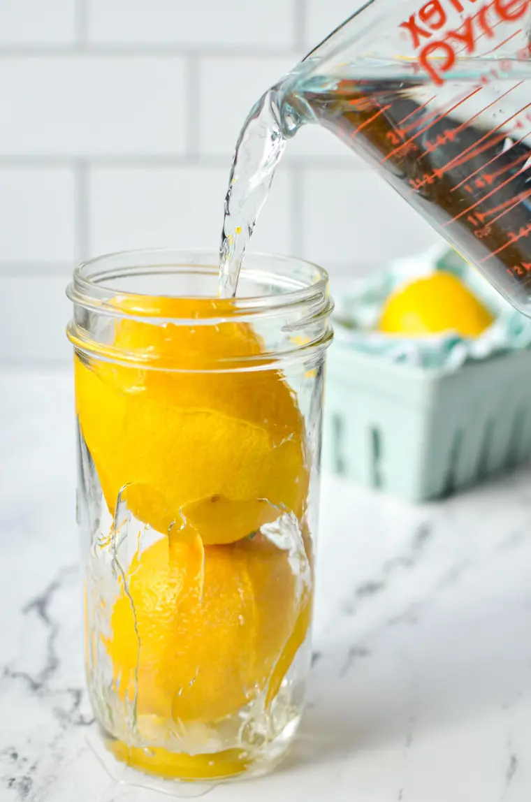 conserver les citrons frais dans de l'eau