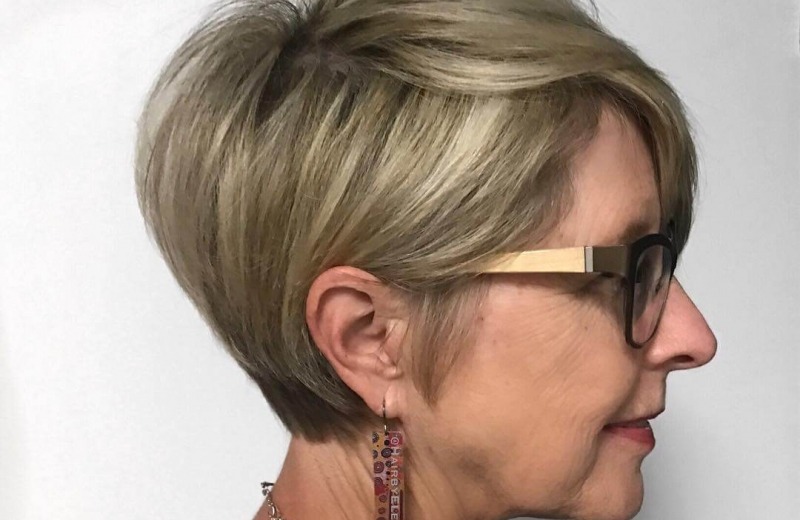 coupe de cheveux femme 60 ans avec lunettes pour cheveux fins