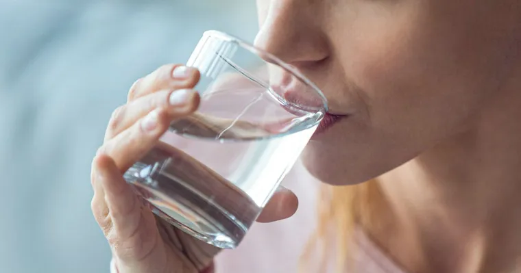éviter de tomber malade boir eau