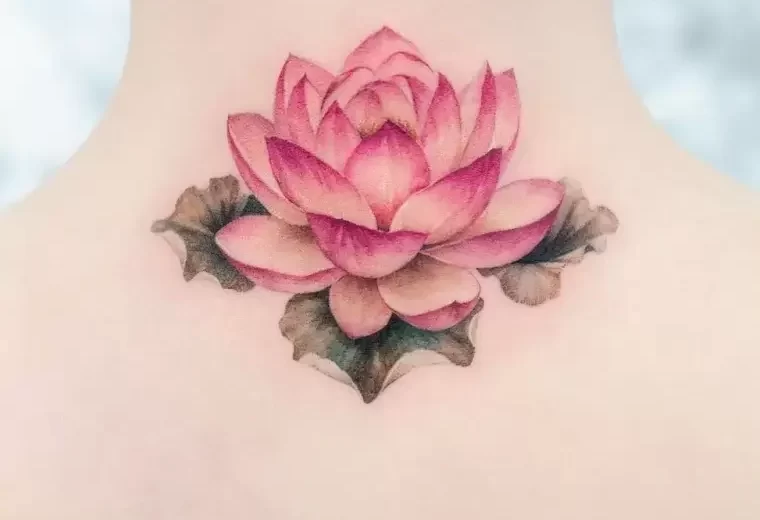 fleur lotus tatouage dos