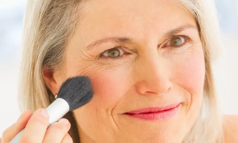 comment se maquiller après 50 ans look astuces