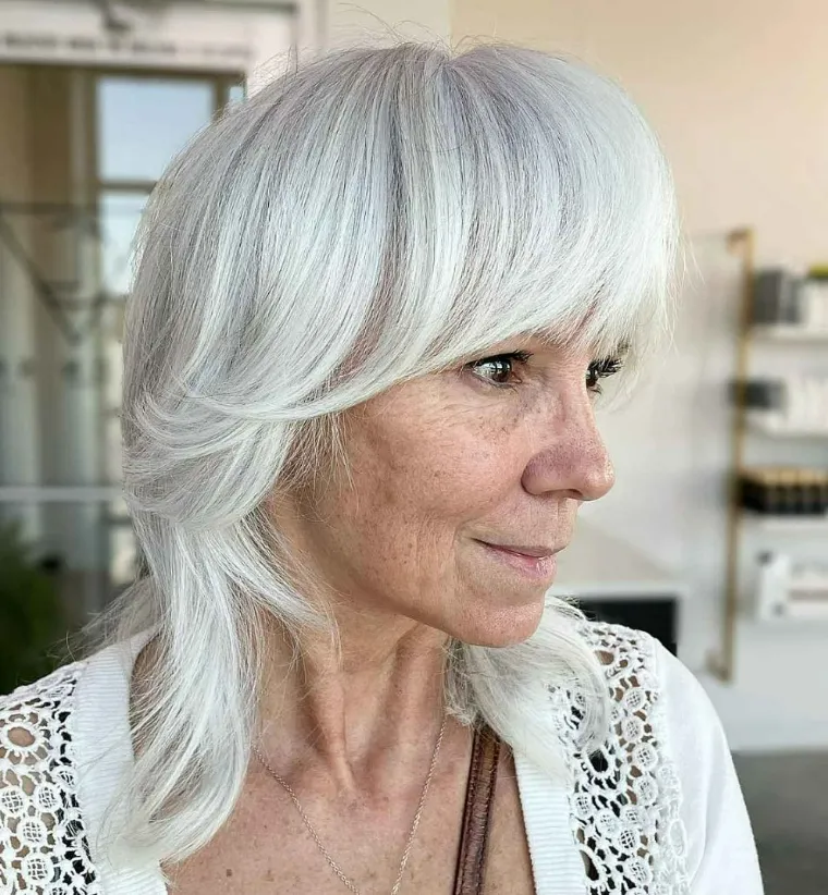 coupe cheveux femme 60 ans avec frange shag