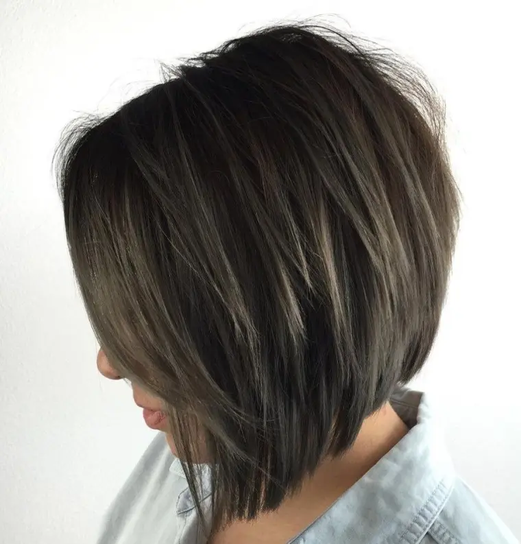 coupe moderne tendance cheveux lisse 2023