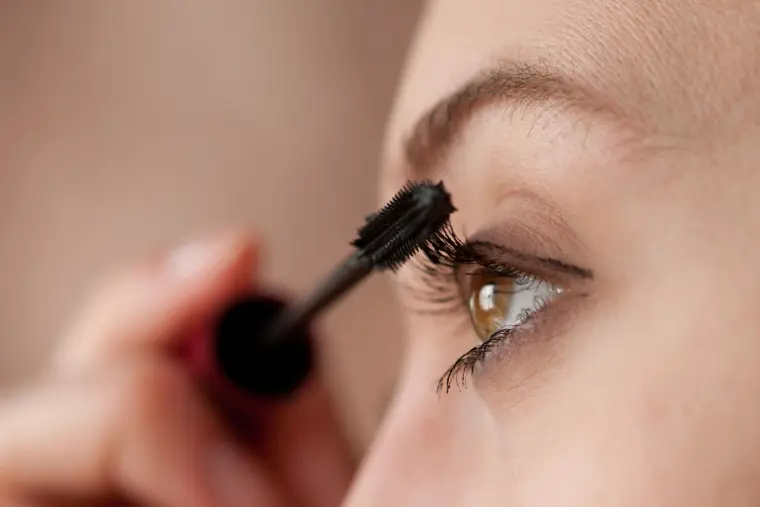 comment se maquiller les yeux après 60 ans