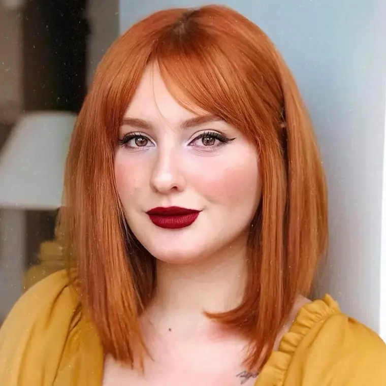 couleur de cheveux qui affine le visage cheveux rousses tendance printemps 2023