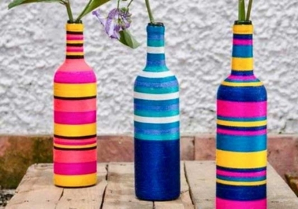 déco de jardin avec bouteilles en verre vases