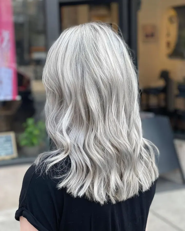 meilleure teinture pour cheveux gris femme 40 ans blond platine printemps 2023