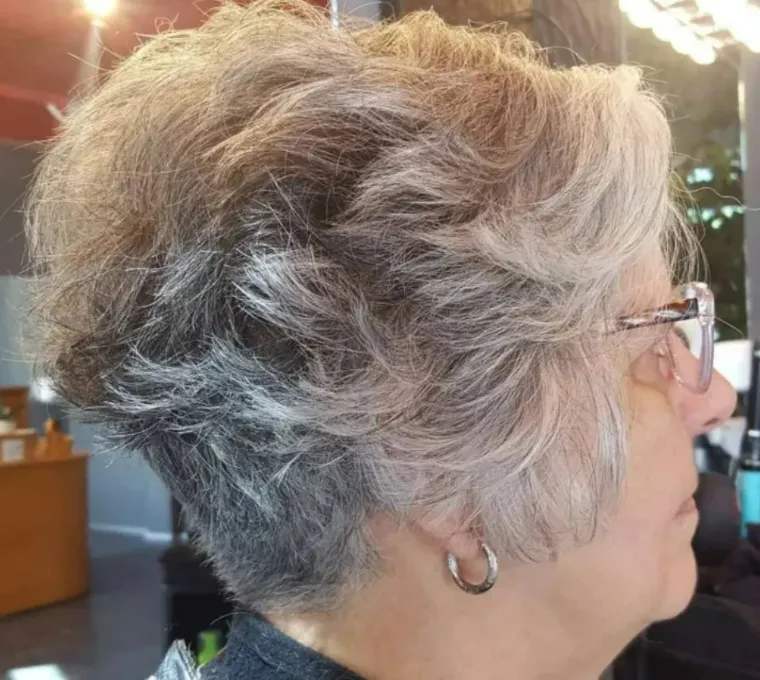 modèles coiffure femme 70 ans pixie