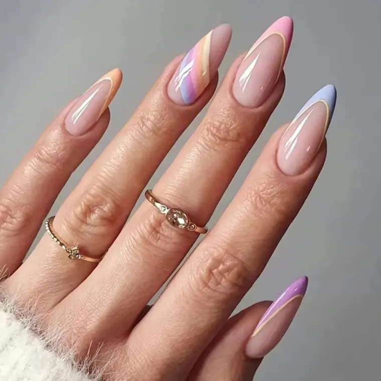 ongles avec des rayeures tendance nail art