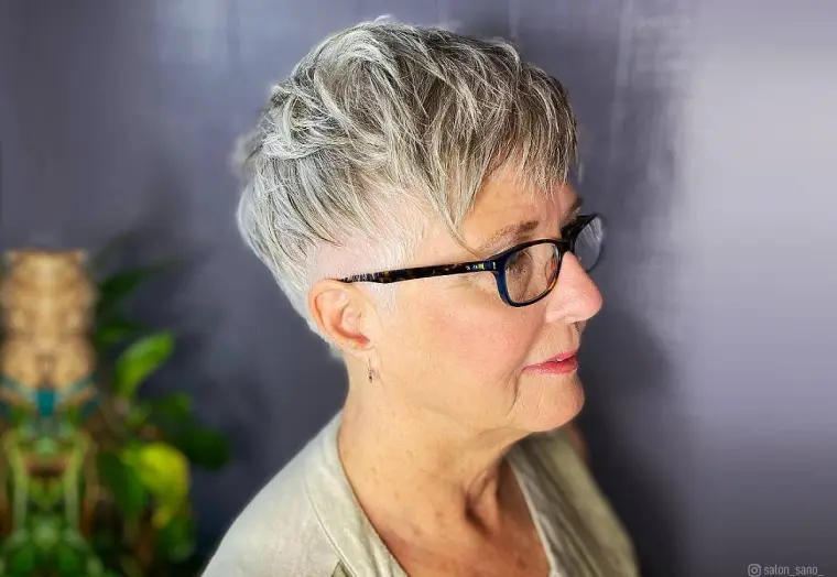 coupe pixie pour cheveux fins femme après 55 ans tendance 2023