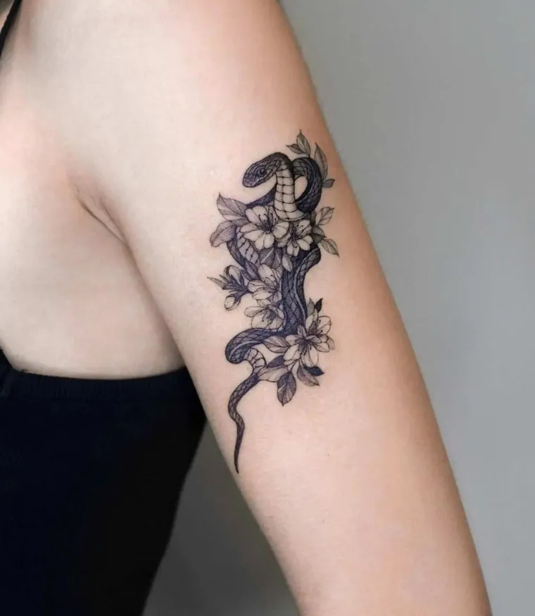 tatouage fleur de cerisier bras femme