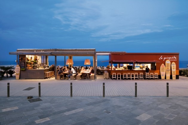 Bar de plage Guingueta nuit