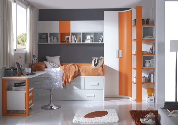 Blanc et orange pour la chambre d'enfant