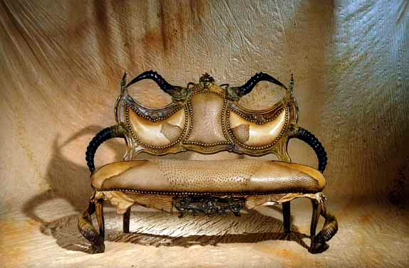 meubles extravagants - Canapé ELOISE beige marron dossier cornes