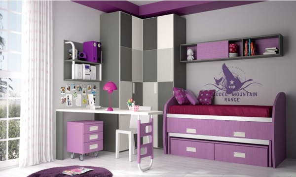 Chambre d'enfant en violet et gris