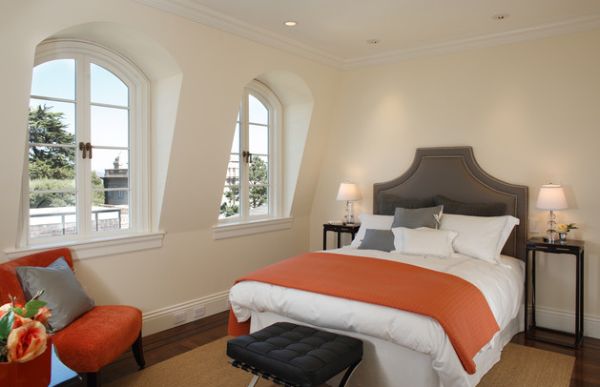Chambre à coucher contemporaine orange gris blanc