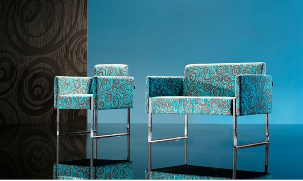Combinaison en bleu et maron pour les fauteuils