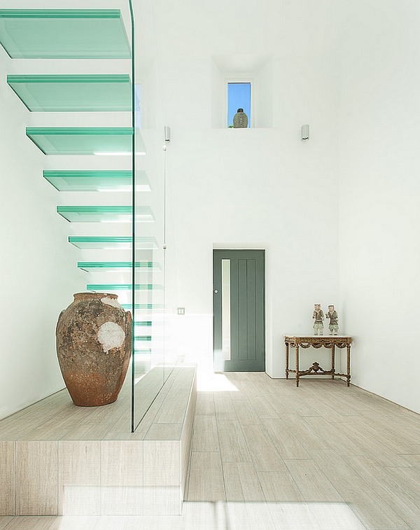 Combinaison potterie anciene escalier en verre