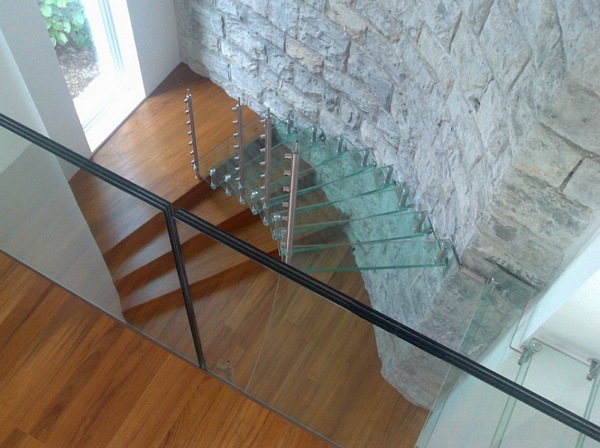 Combinaison verre bois escalier