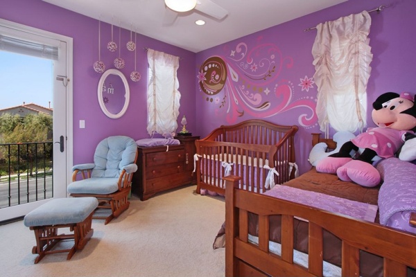 Couleur violette chambre de bébé
