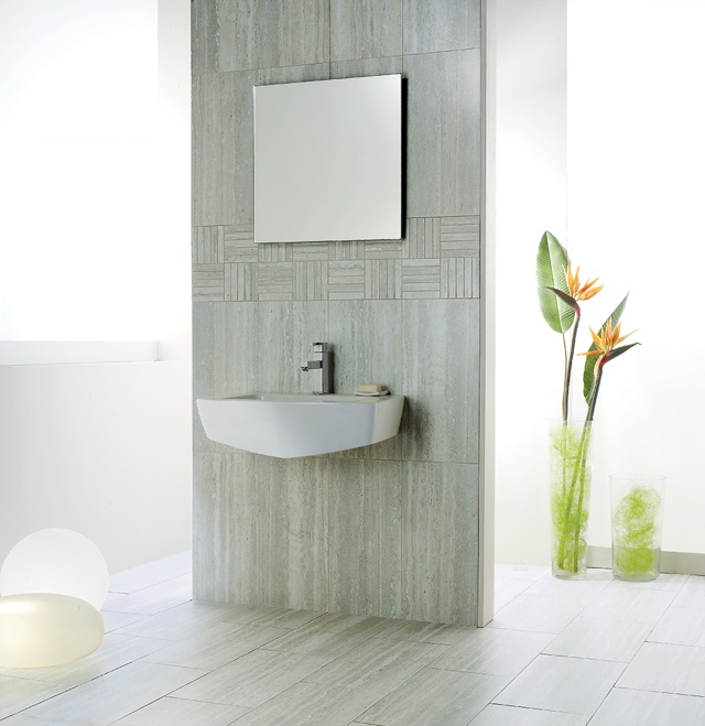 carrelage salle de bain imitation gris beige blanc miroir déco fleurs Detail lavabo gris