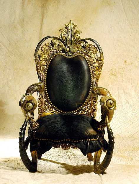 Fauteuil-KINGKoNHG-noir-marron-fourrure meubles extravagants