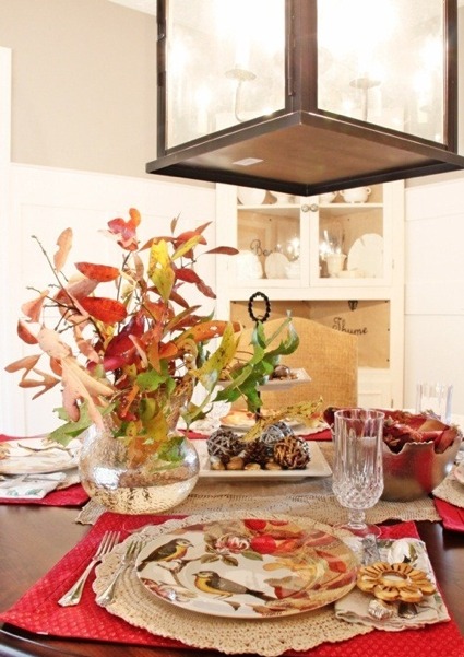 Feuilles rouges décoration de table
