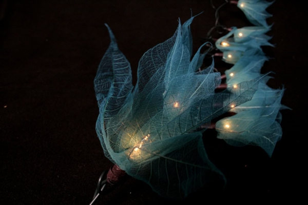 Guirlande lumineuse de feuilles bleues