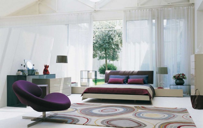 Roche Bobois chambre moderne violet mobilier tapissé