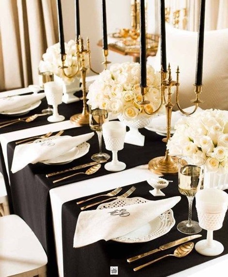 Roses blanches nappe noire mariage