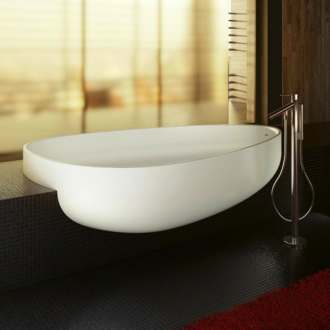 Salle de bain design moderne baignoire galet blanc