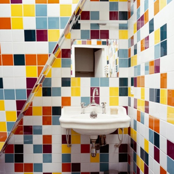 Salle de bains en couleurs vives
